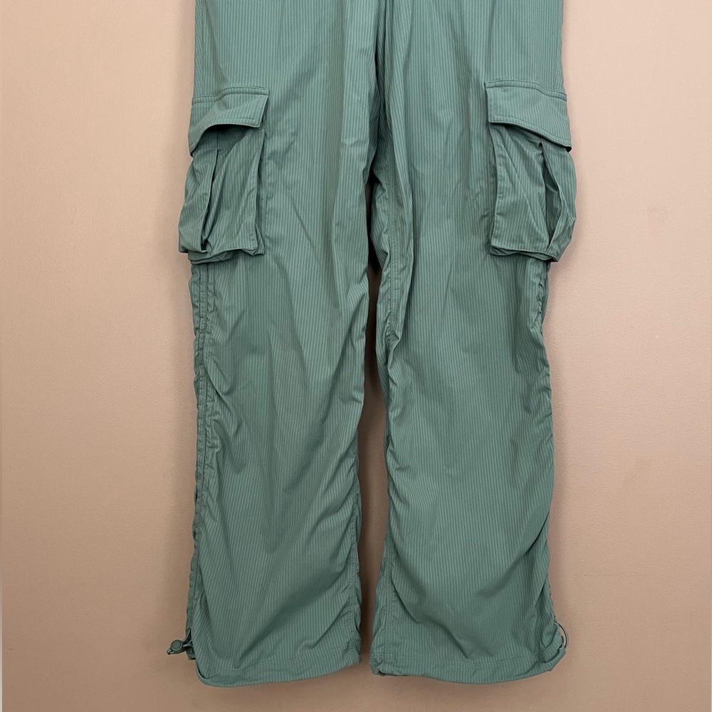 {Lululemon} Dance Studio Relaxed-Fit Mid-Rise Cargo Pant in Grey Eucalyptus - XS - Picture 3 of 10
